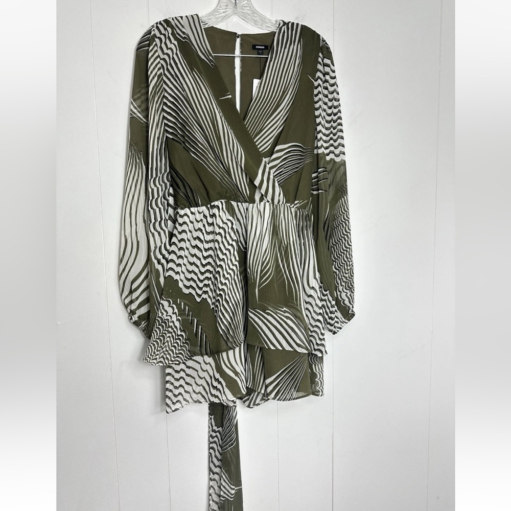 NWT Express Faux Wrap Romper Sz S Balloon Sleeves Ruffle Layered Tropical - Picture 1 of 12